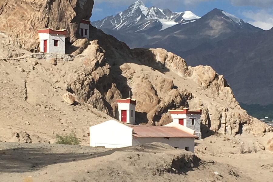 Paysage montagneux du Ladakh, dans l'Himalaya indien, terre du voyage yoga et méditation d'